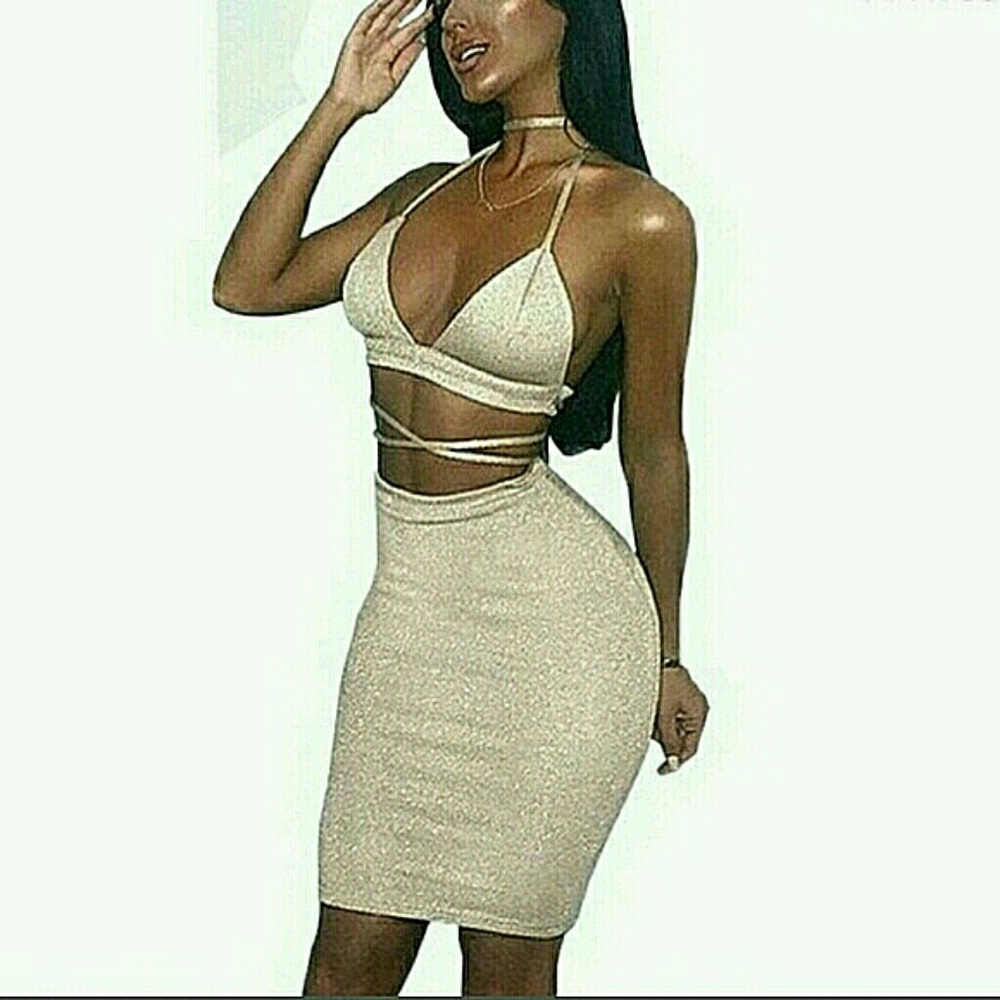 💋SPARKLY TWO-PIECE LACE UP BRA TOP SKIRT SET!!!